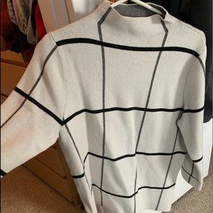 TAHARI sweater